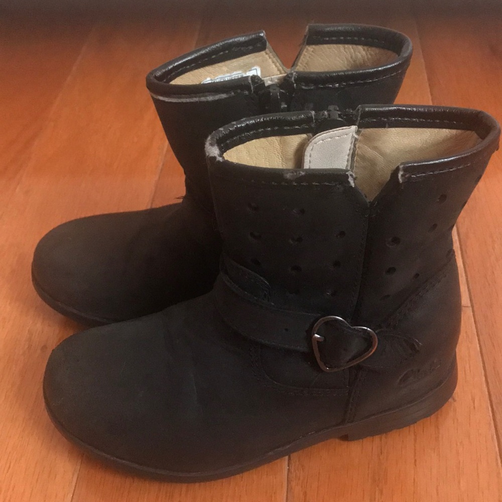 Clark’s Baby girls black leather boots - Picture 1 of 7